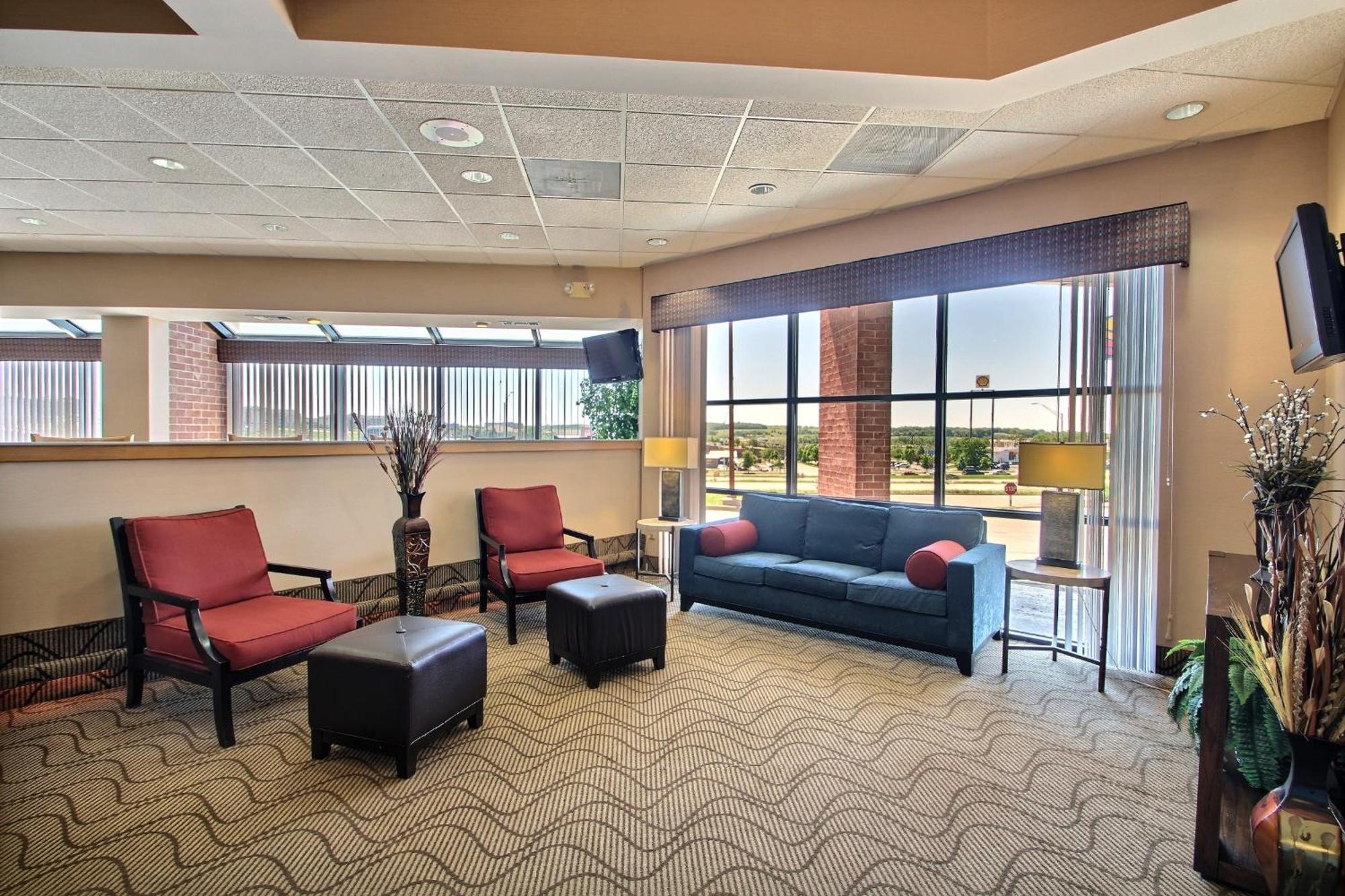 Comfort Inn & Suites Madison - Airport Exterior foto