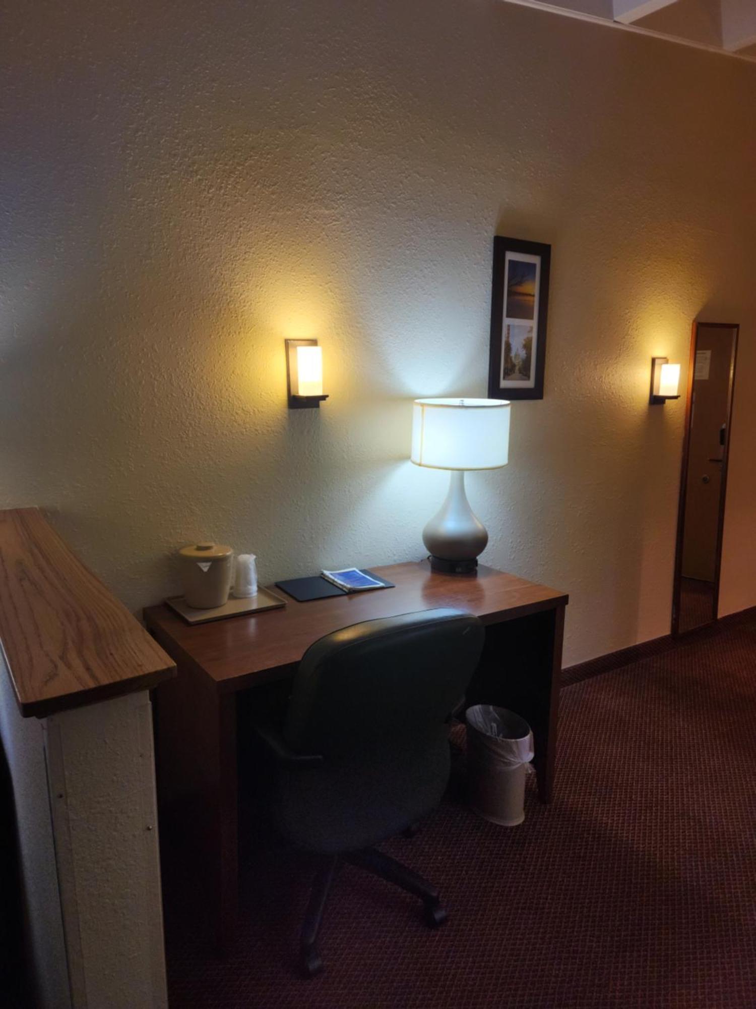 Comfort Inn & Suites Madison - Airport Exterior foto