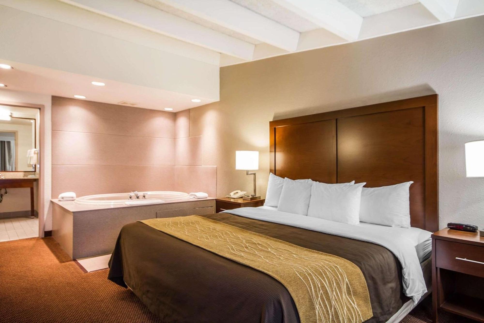 Comfort Inn & Suites Madison - Airport Exterior foto
