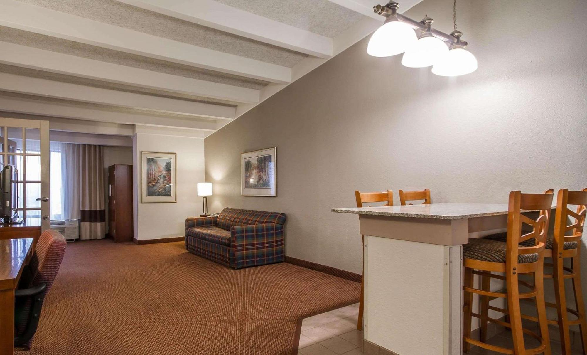 Comfort Inn & Suites Madison - Airport Exterior foto