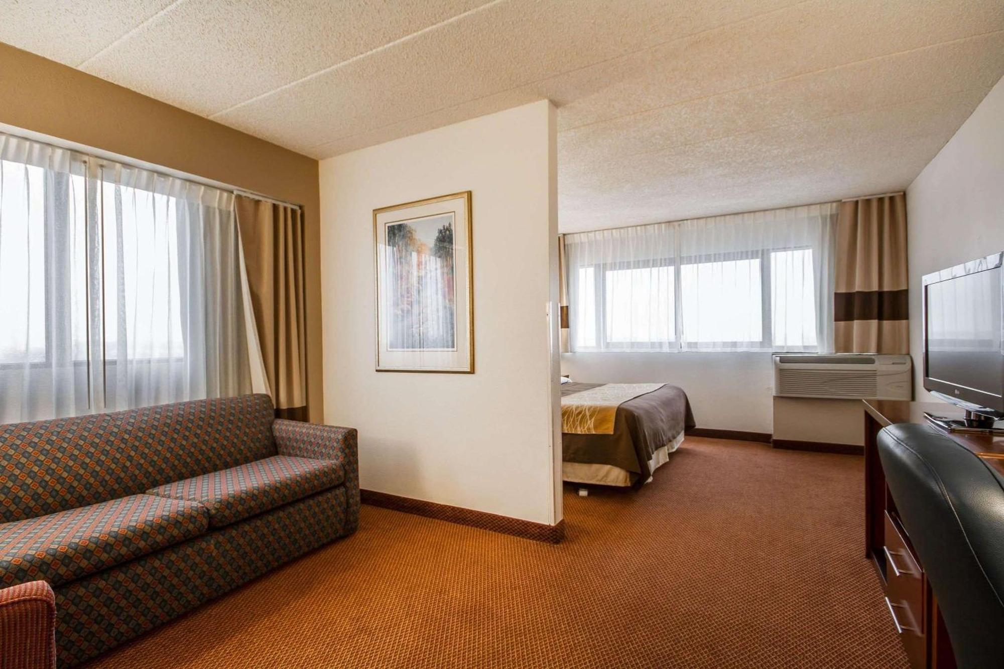 Comfort Inn & Suites Madison - Airport Exterior foto
