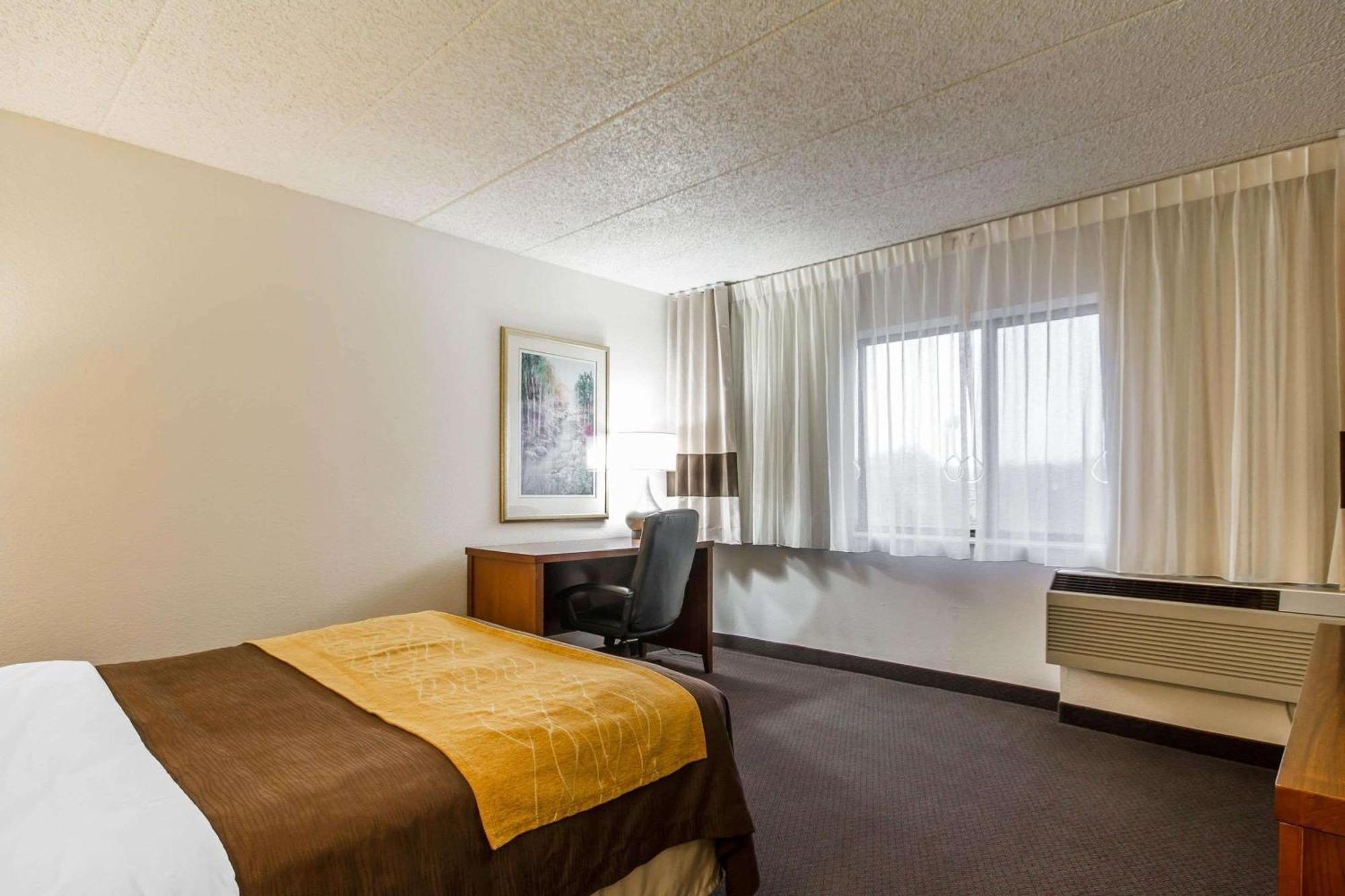 Comfort Inn & Suites Madison - Airport Exterior foto
