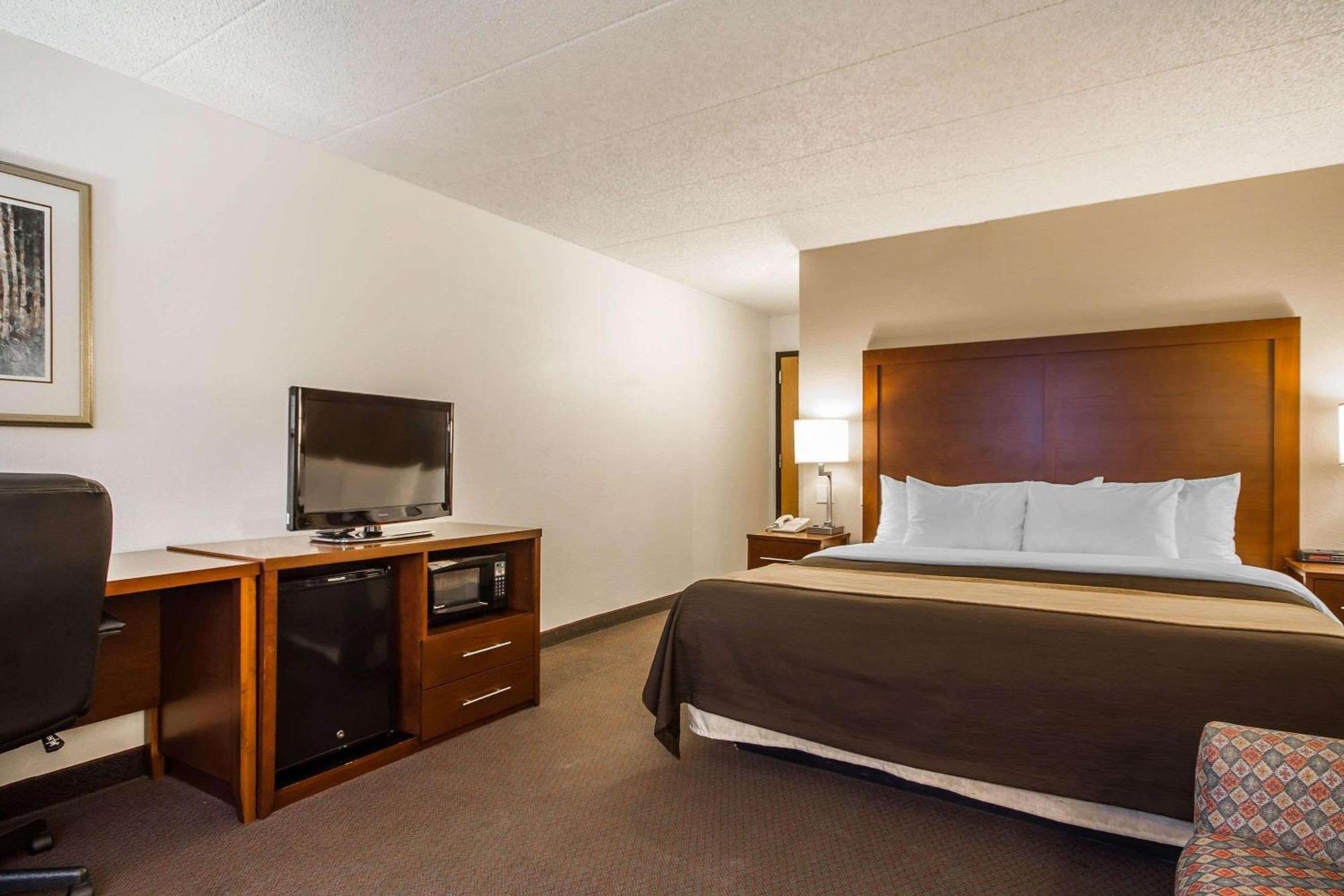 Comfort Inn & Suites Madison - Airport Exterior foto